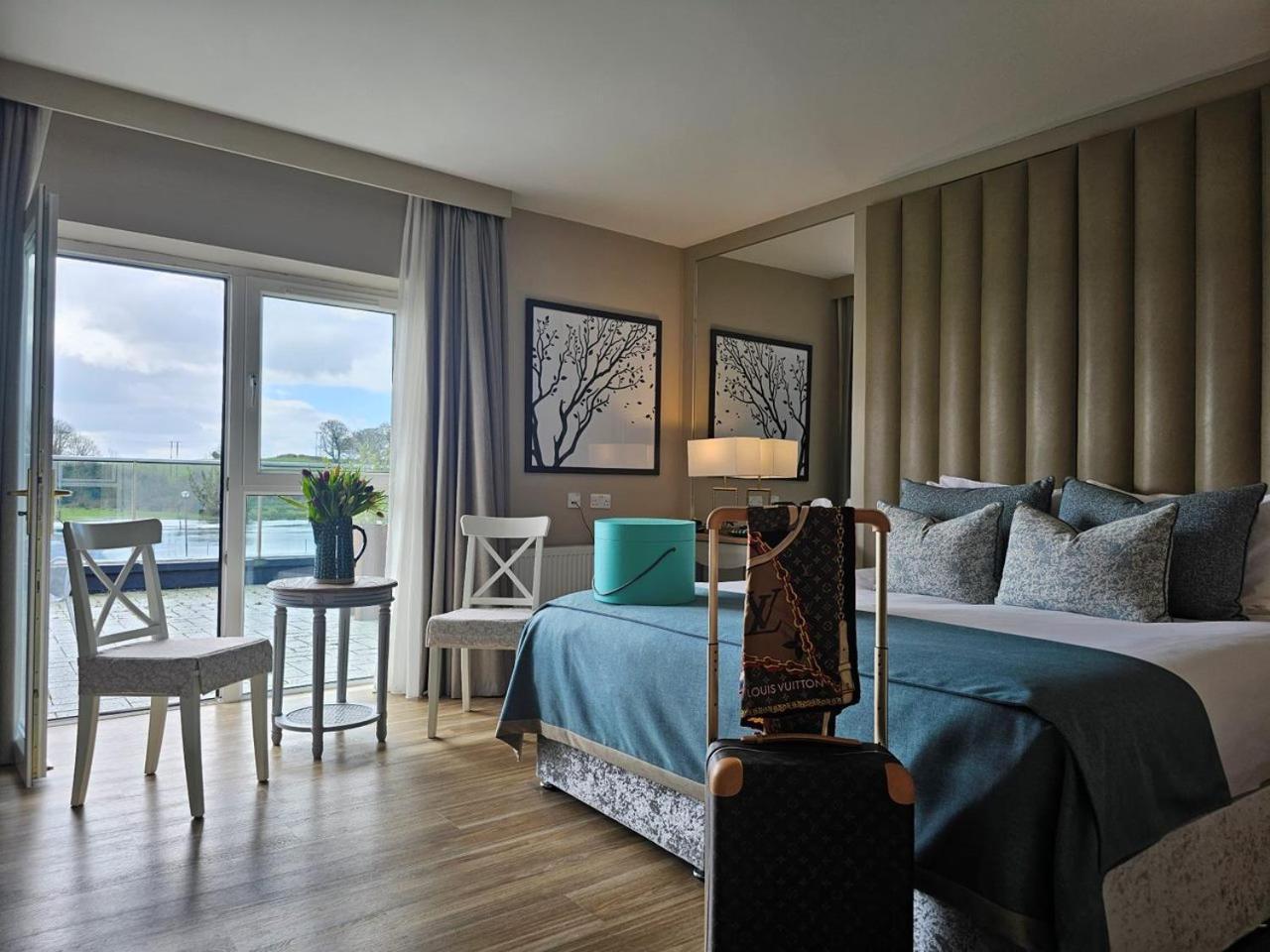 Moycarn Lodge & Marina บัลลินาสโล ภายนอก รูปภาพ